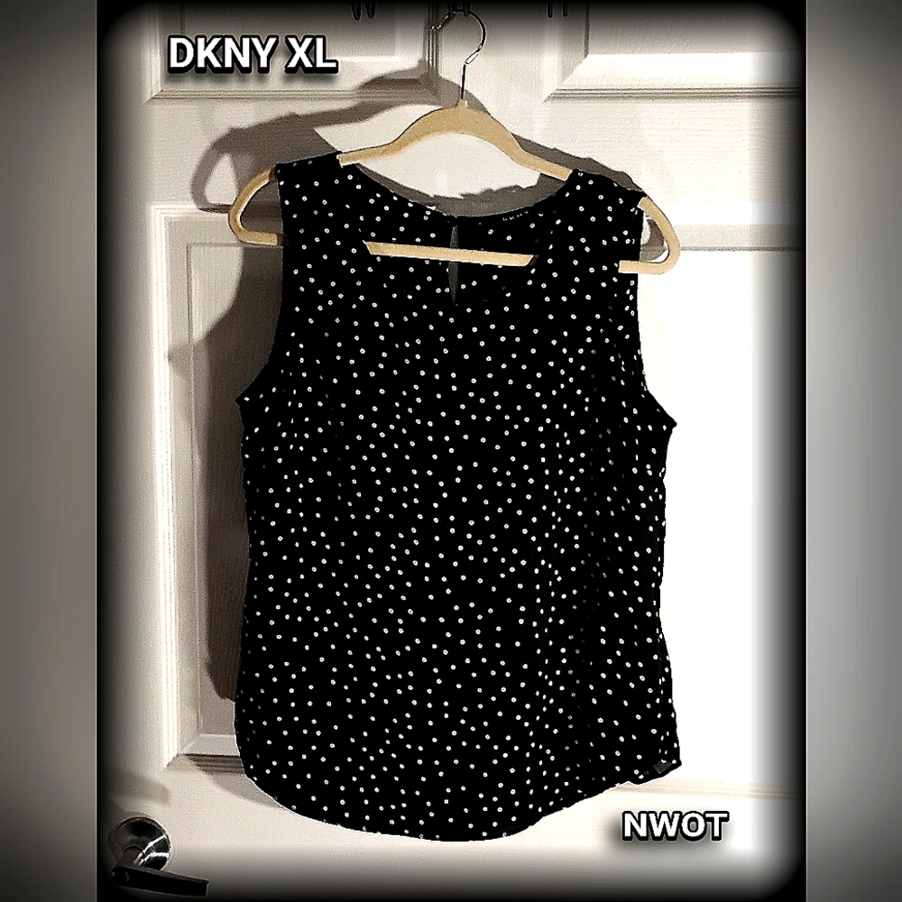 🦩DKNY NWOT Black white polka blouse XL Sleeveless button closure rounded bottom